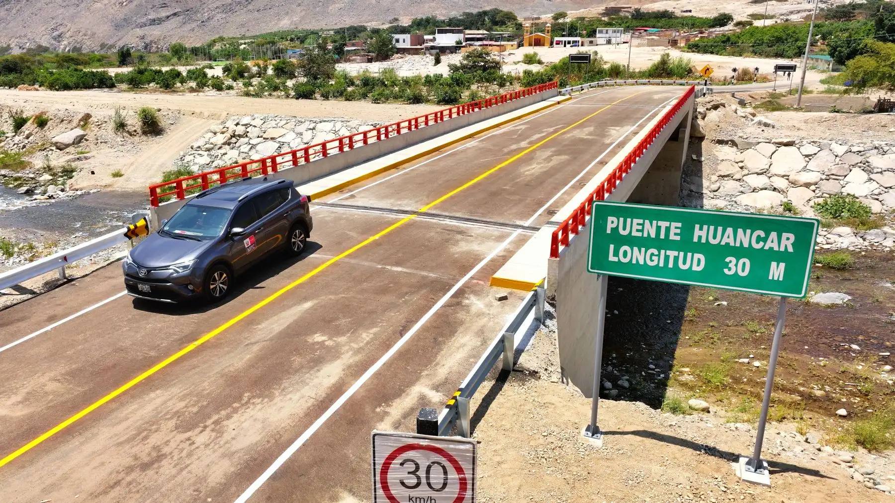 El ministro Raúl Pérez Reyes puso en servicio el nuevo puente Huancar, en Paramonga.. Foto: ANDINA/Difusión