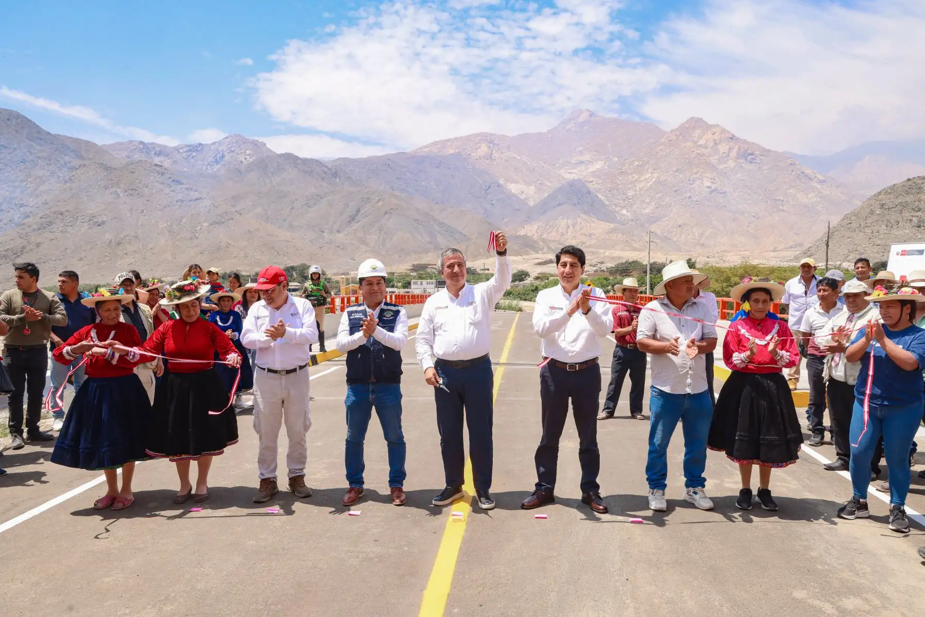 El ministro Raúl Pérez Reyes puso en servicio el nuevo puente Huancar, en Paramonga.. Foto: ANDINA/Difusión