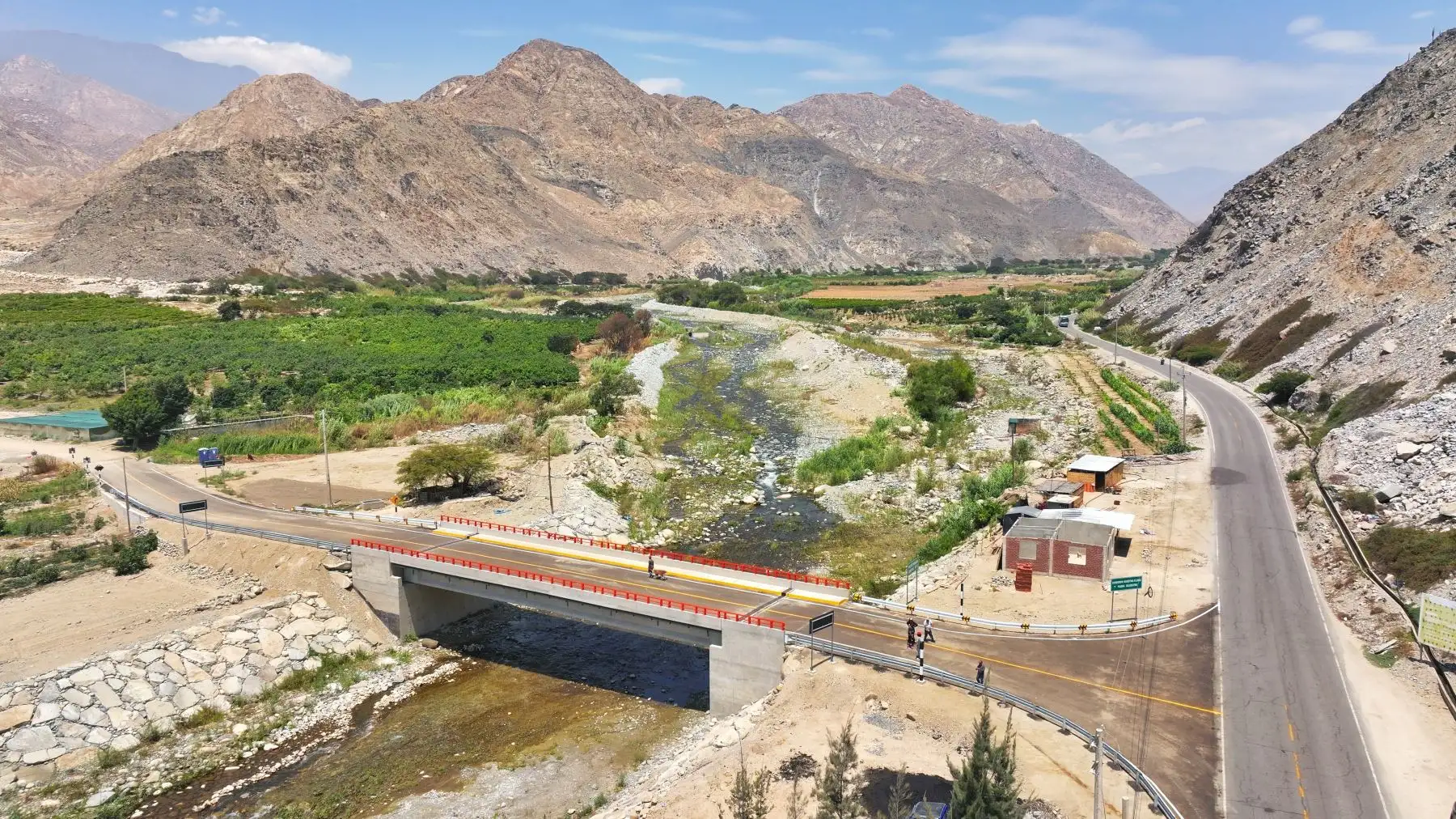 El ministro Raúl Pérez Reyes puso en servicio el nuevo puente Huancar, en Paramonga.. Foto: ANDINA/Difusión