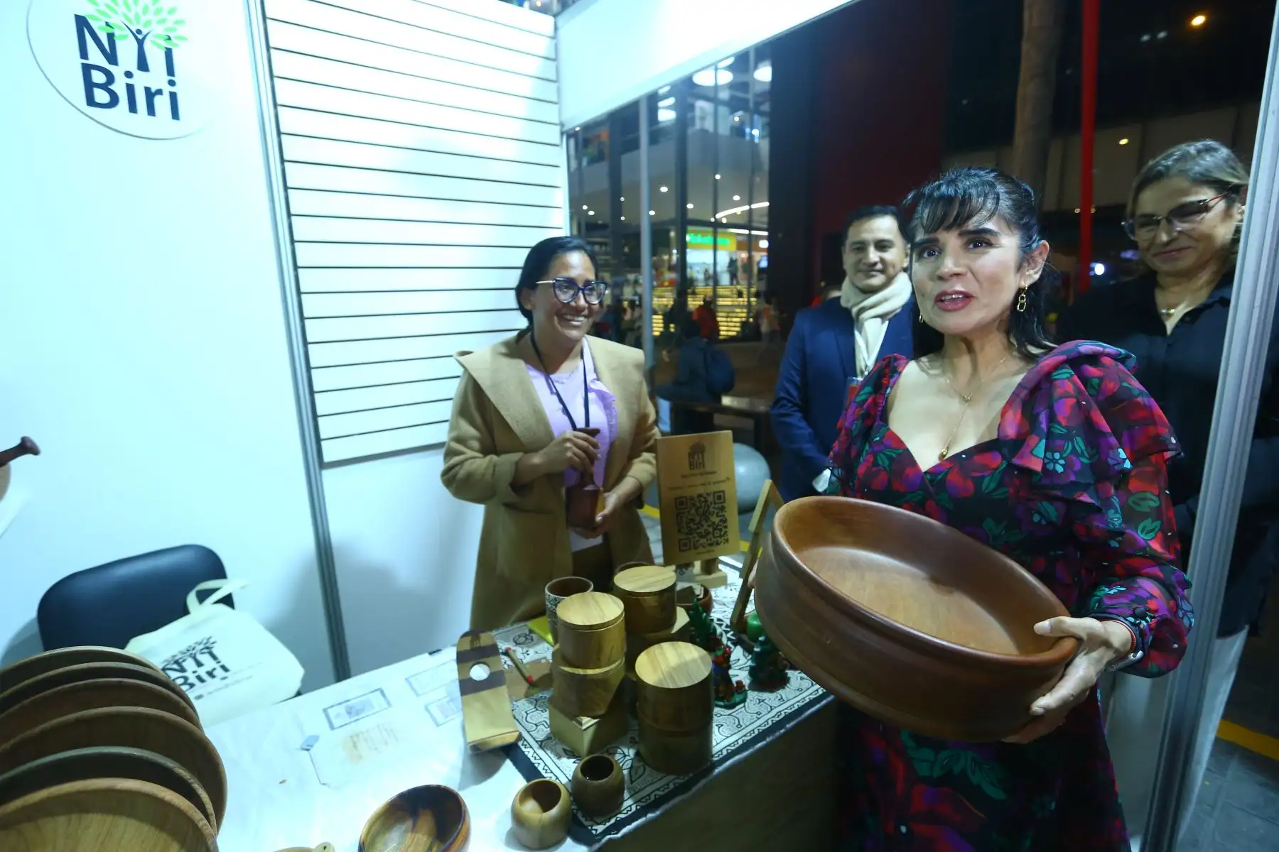 Ante la cercanía de la Navidad, la ministra de Comercio Exterior y Turismo, Desilú León, inaugura  la feria “Artesanía del Perú Innova”, que reúne a artesanos de diversas regiones del país, propiciando una experiencia que permite el contacto directo con productores.Foto: ANDINA/ Eddy Ramos