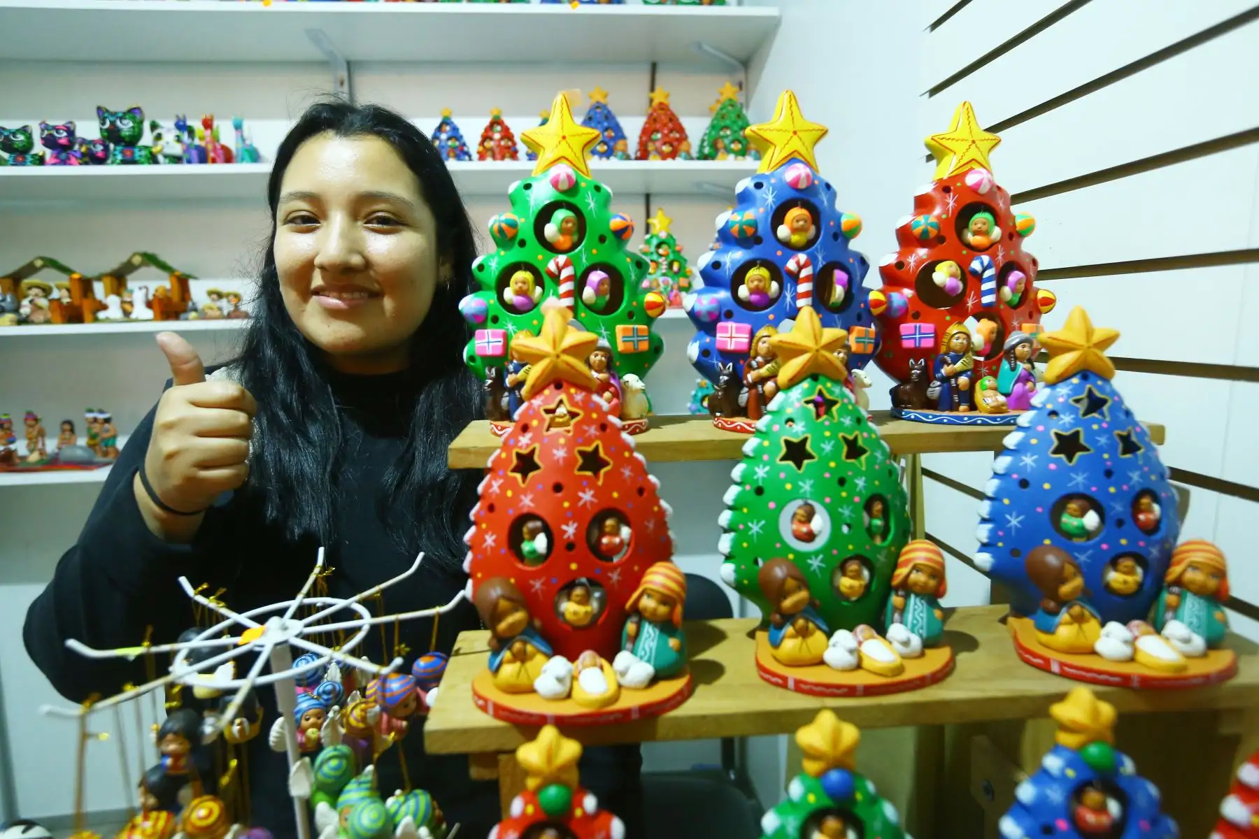 “Artesanía del Perú Innova”, realizada en el marco de la campaña “Regala artesanía, regala desarrollo”, es una oportunidad para conocer y adquirir productos únicos, realizar un viaje imaginario por diversos parajes y destinos turísticos de nuestro país. Foto: ANDINA/ Eddy Ramos