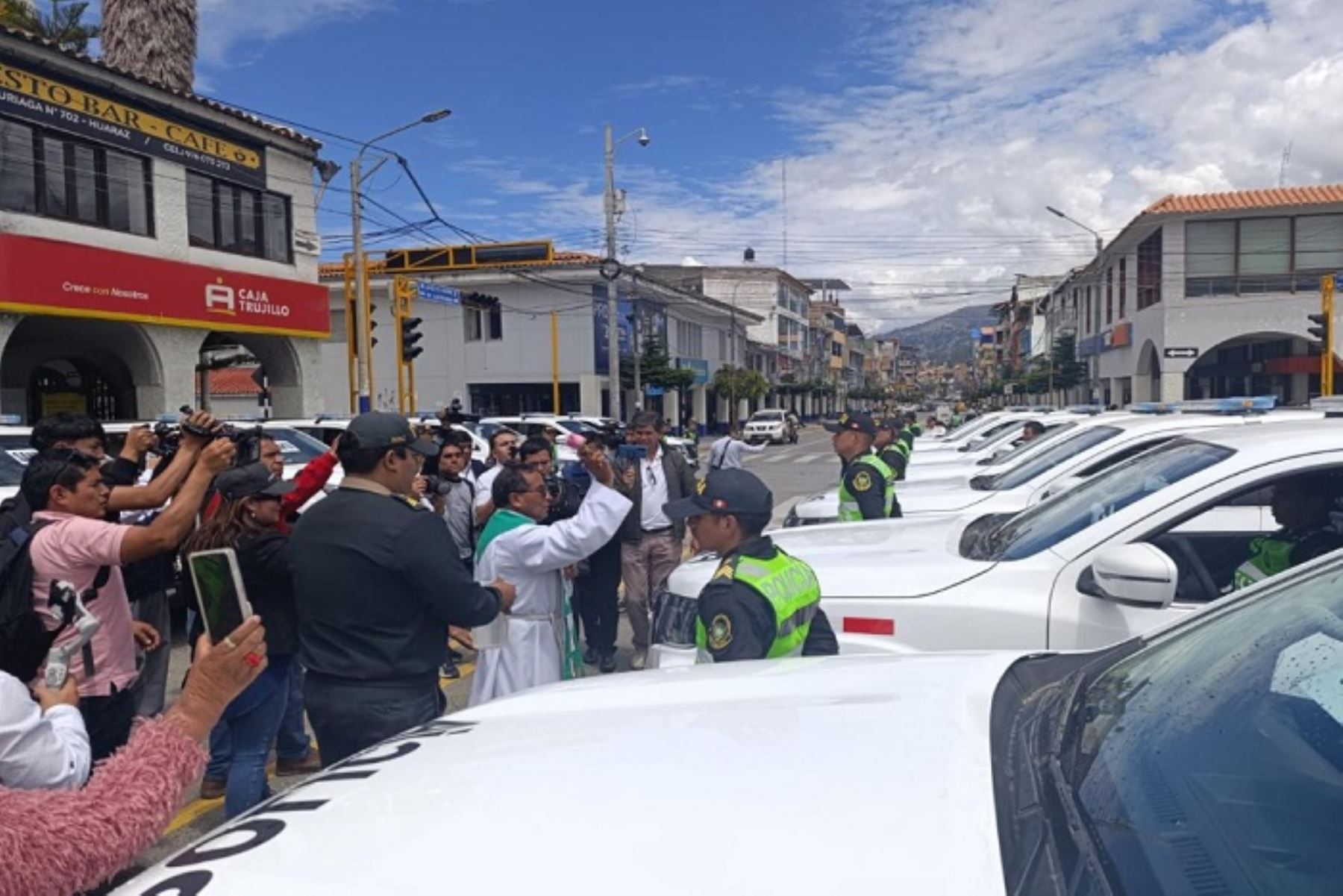 Vehículos de marca Nissan Frontier 4x4, equipados con altavoces, GPS, circulinas y cámaras de seguridad, fueron adquiridos por un valor de S/ 14.4 millones por el Gobierno Regional de Áncash. ANDINA/Difusión