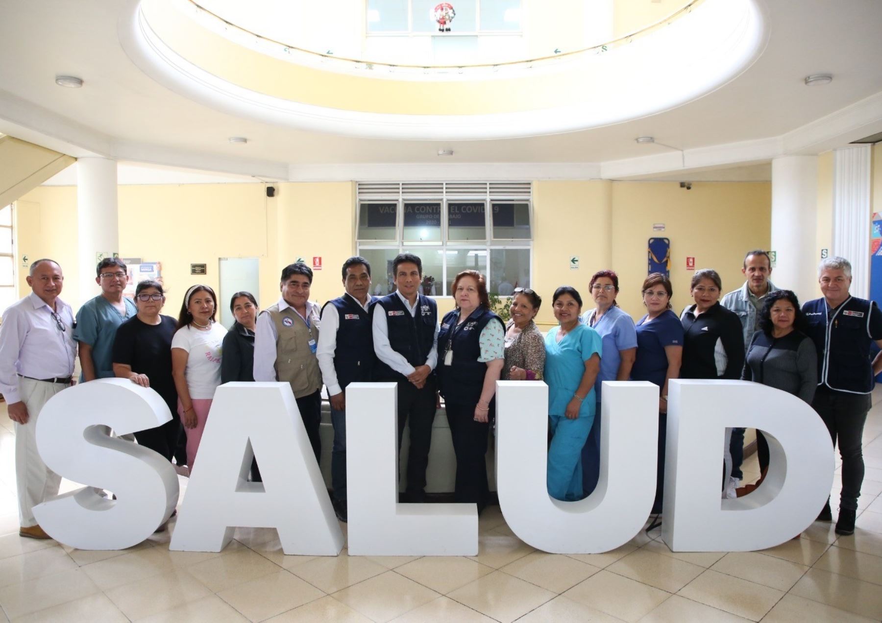 El Minsa envió a Loreto una brigada conformada por 16 profesionales de la salud para reforzar la atención a los pacientes afectados por el dengue en esa región.