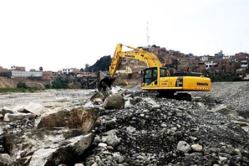 Ante la temporada de lluvias que se avecina en la sierra de Lima, El gobierno regional de Lima viene realizando la descolmatación en algunos ríos y quebradas  y mitgar los peligros que se pueden presentar