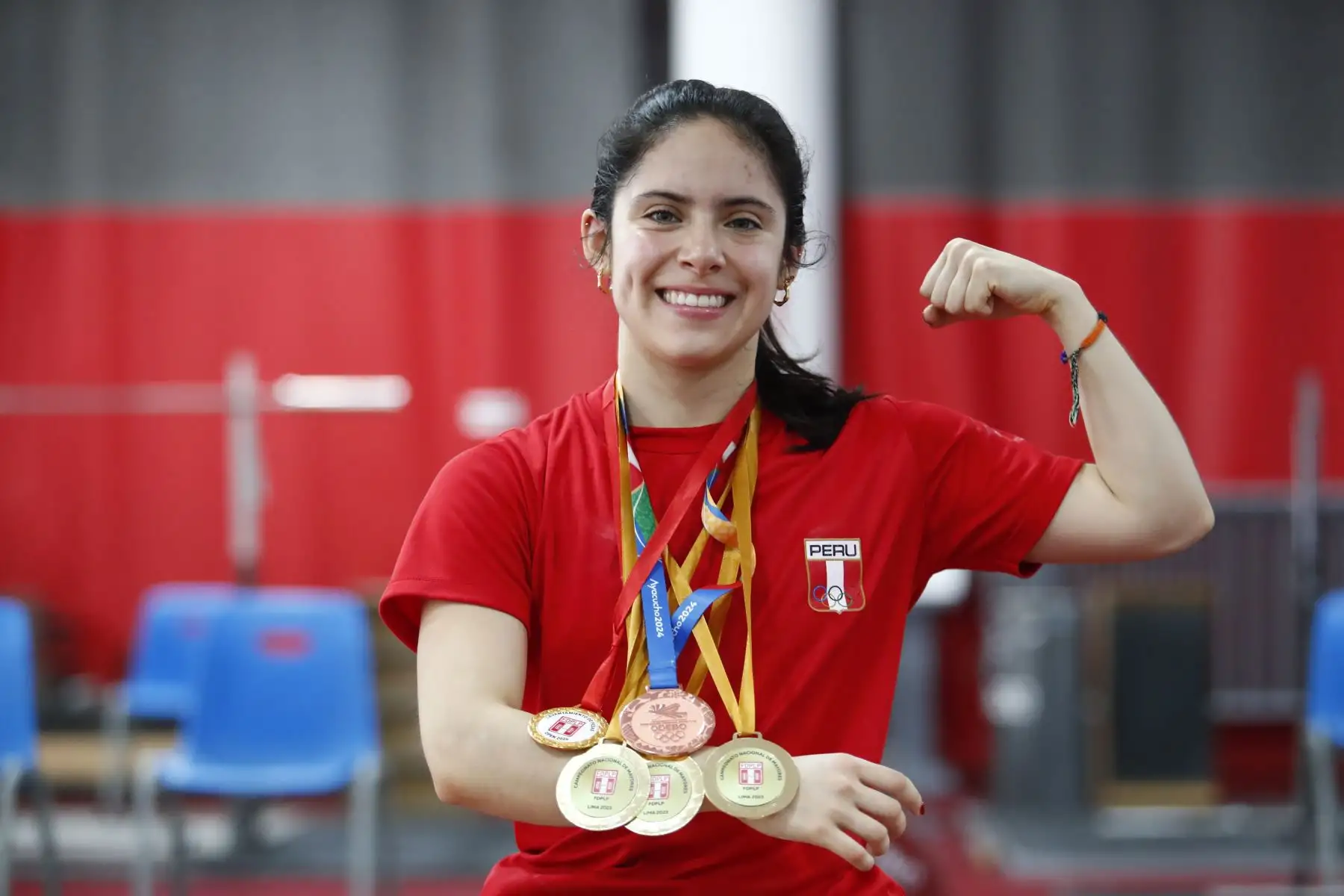 Faviana Gavidia es una joven levantadora de pesas de tan solo 21 años de edad, quien recientemente obtuvo la medalla de bronce en los Juegos Bolivarianos Bicentenario Ayacucho 2024, en la competencia de levantamiento de pesas categoría -45kg. Foto: ANDINA/Daniel Bracamonte