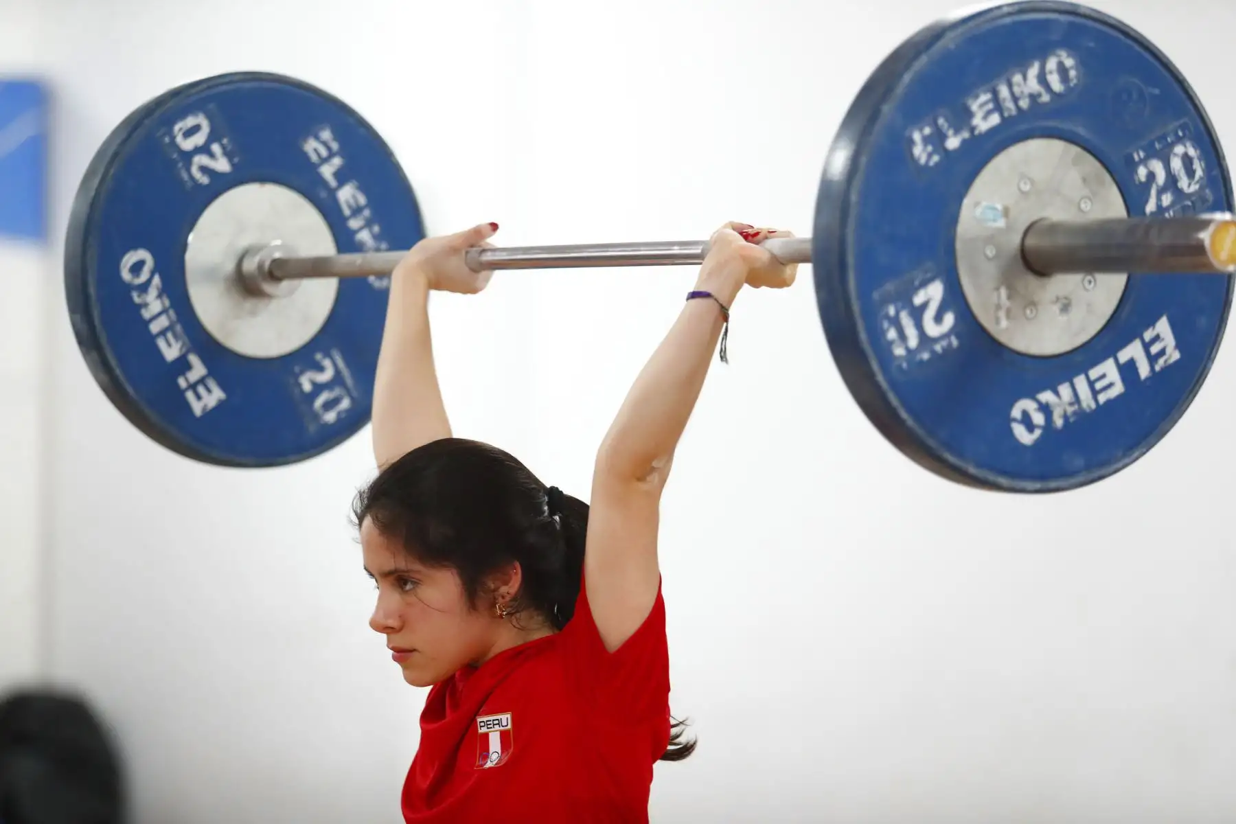Faviana Gavidia es una joven levantadora de pesas de tan solo 21 años de edad, quien recientemente obtuvo la medalla de bronce en los Juegos Bolivarianos Bicentenario Ayacucho 2024, en la competencia de levantamiento de pesas categoría -45kg. Foto: ANDINA/Daniel Bracamonte