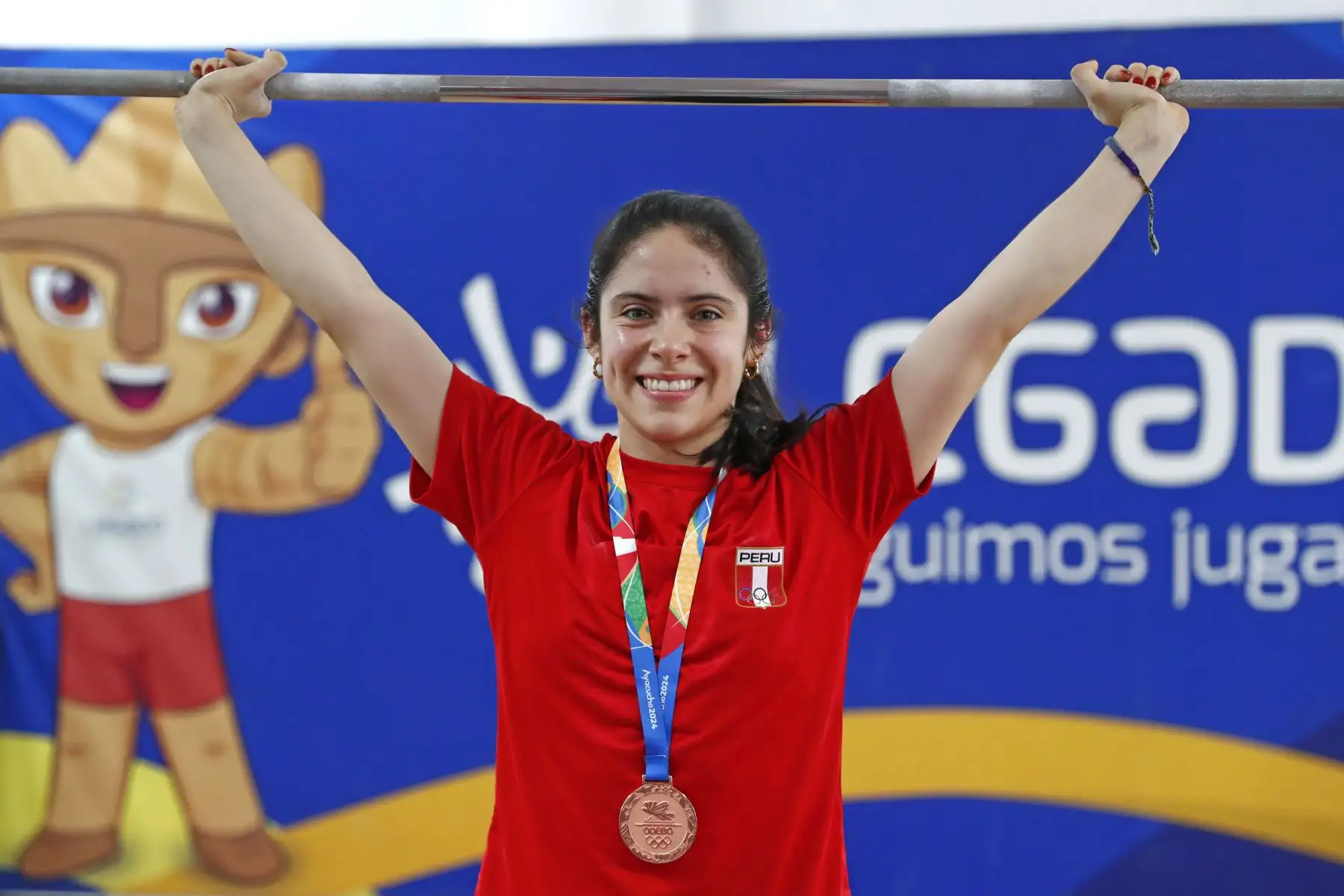 Faviana Gavidia es una joven levantadora de pesas de tan solo 21 años de edad, quien recientemente obtuvo la medalla de bronce en los Juegos Bolivarianos Bicentenario Ayacucho 2024, en la competencia de levantamiento de pesas categoría -45kg. Foto: ANDINA/Daniel Bracamonte