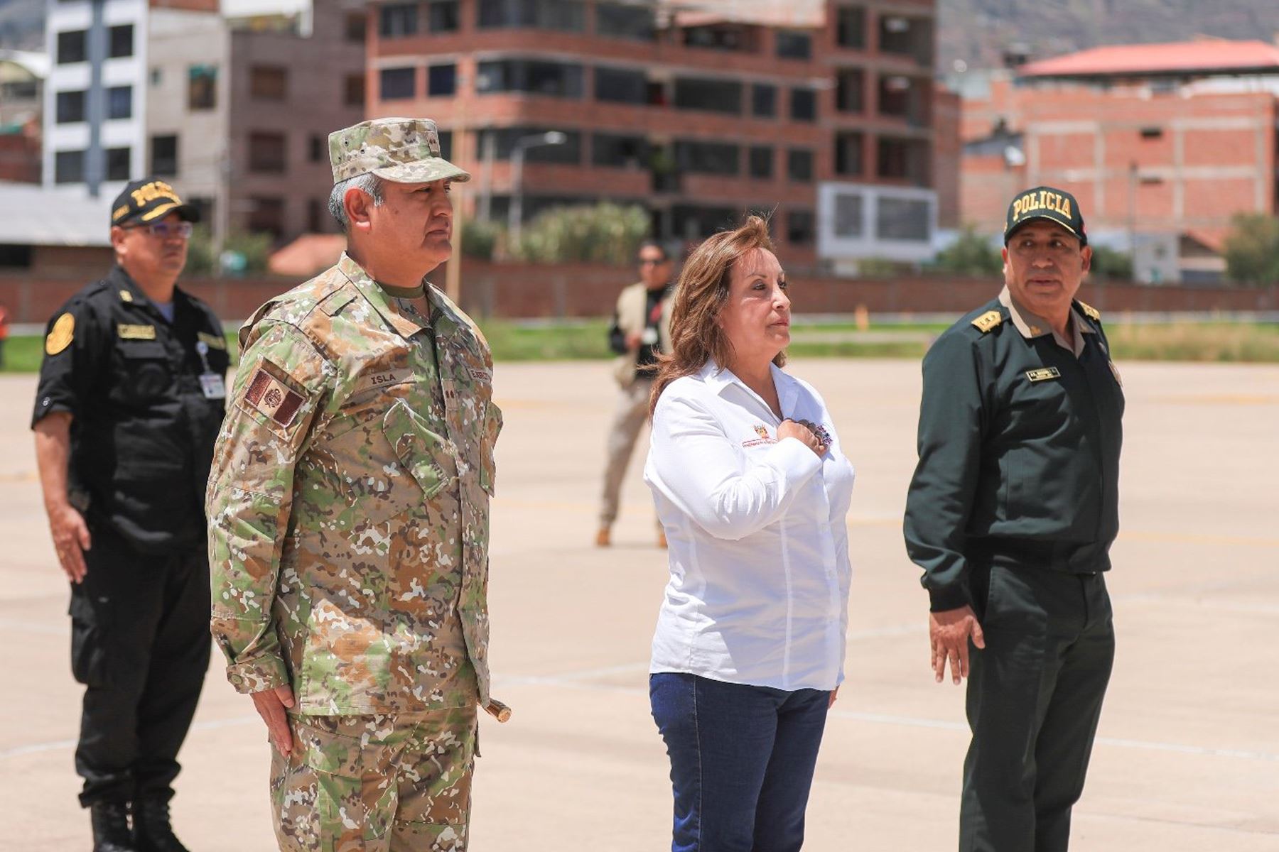 Presidenta Dina Boluarte y Ministro de Transportes Raul Perez Reyes,presentan maquinaria pesada para fortalecer capacidad de respuesta ante inminente fenomeno El Niño. FOTO: Prensa Presidencia