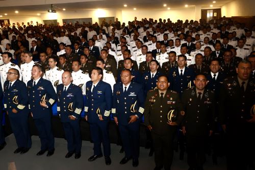 El ministro de Defensa presidió la ceremonia de clausura conjunta del año académico del Sistema Educativo del Sector Defensa