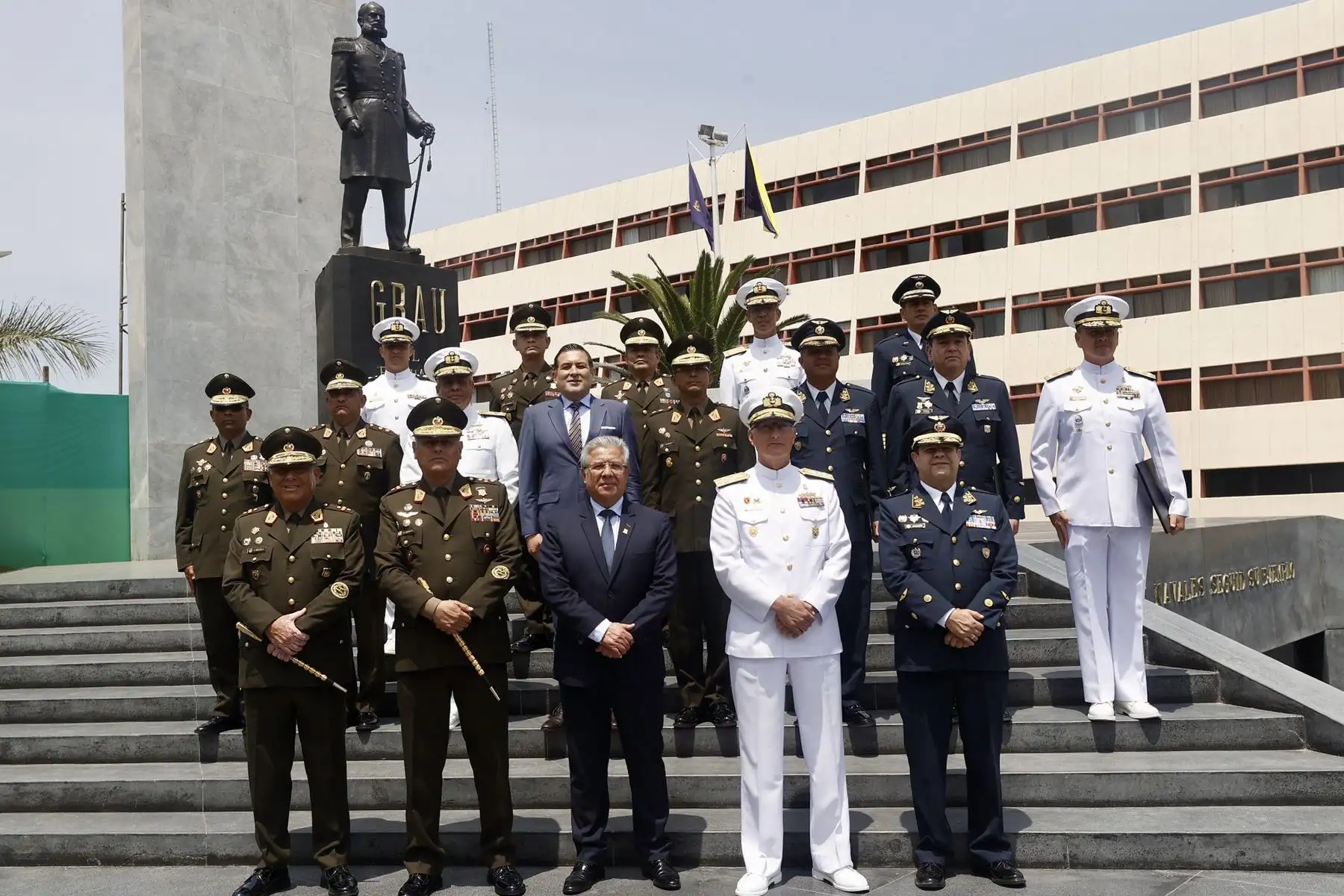 El ministro de Defensa, Walter Astudillo Chávez, presidió la ceremonia de clausura conjunta del año académico del Sistema Educativo del Sector Defensa, que se llevó a cabo hoy en el auditorio de la Escuela Naval del Perú, en el Callao.
Foto: ANDINA/Mindef