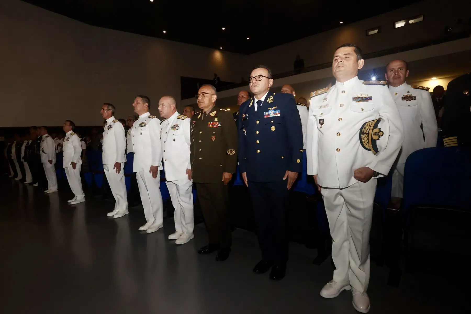 El ministro de Defensa, Walter Astudillo Chávez, presidió la ceremonia de clausura conjunta del año académico del Sistema Educativo del Sector Defensa, que se llevó a cabo hoy en el auditorio de la Escuela Naval del Perú, en el Callao.
Foto: ANDINA/Mindef