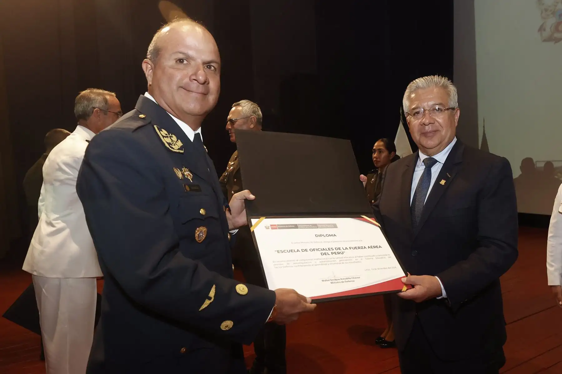 El ministro de Defensa, Walter Astudillo Chávez, presidió la ceremonia de clausura conjunta del año académico del Sistema Educativo del Sector Defensa, que se llevó a cabo hoy en el auditorio de la Escuela Naval del Perú, en el Callao.
Foto: ANDINA/Mindef
