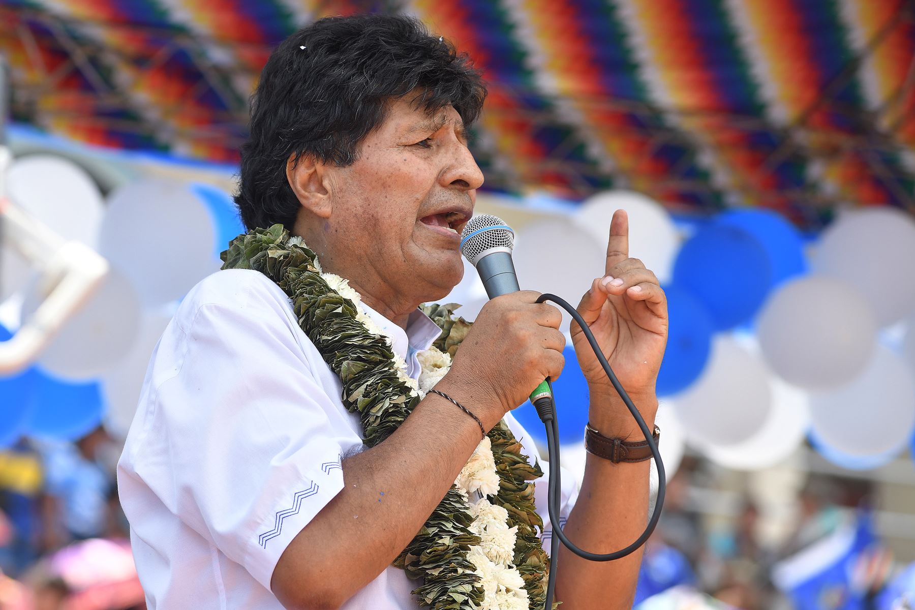 El expresidente Evo Morales (2006-2019) habla durante un mitin, en el estadio de Chimoré (Bolivia). Foto: EFE