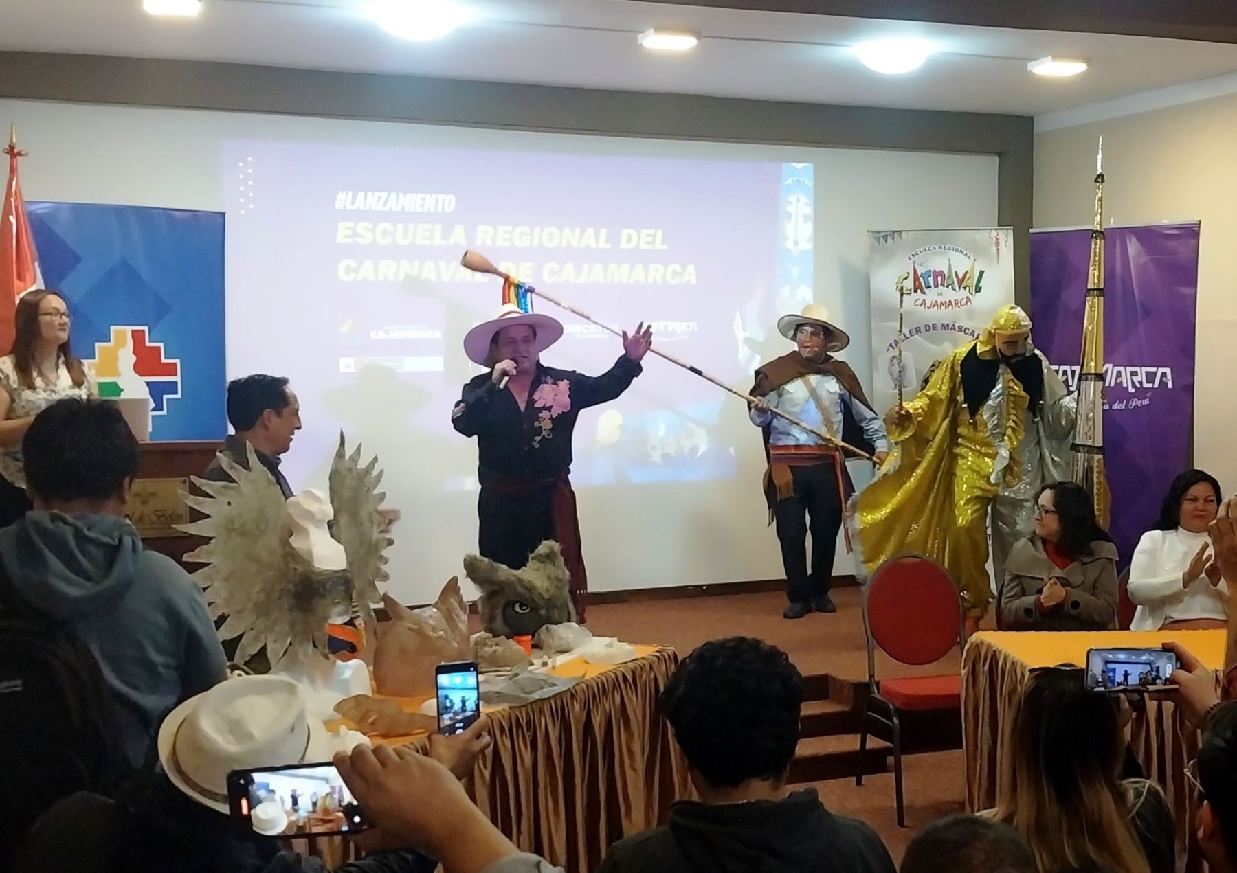 El Gore Cajamarca promueve una Escuela del Carnaval donde los participantes aprenderán a elaborar máscaras, carros alegóricos y trajes con motivos inspirados en la identidad cultural de la región. ANDINA/Difusión