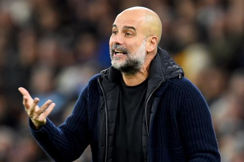 El entrenador del Manchester City, Pep Guardiola, reacciona durante el partido de fútbol de la Premier League inglesa entre el Manchester City y el Manchester United, en Manchester, Gran Bretaña, el 15 de diciembre de 2024. Foto: EFE