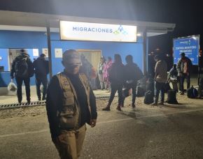 Autoridades peruanas expulsaron del país a 26 ciudadanos extranjeros que fueron intervenidos por su situación migratoria irregular. La medida se dispuso en la frontera de Piura. ANDINA/Difusión