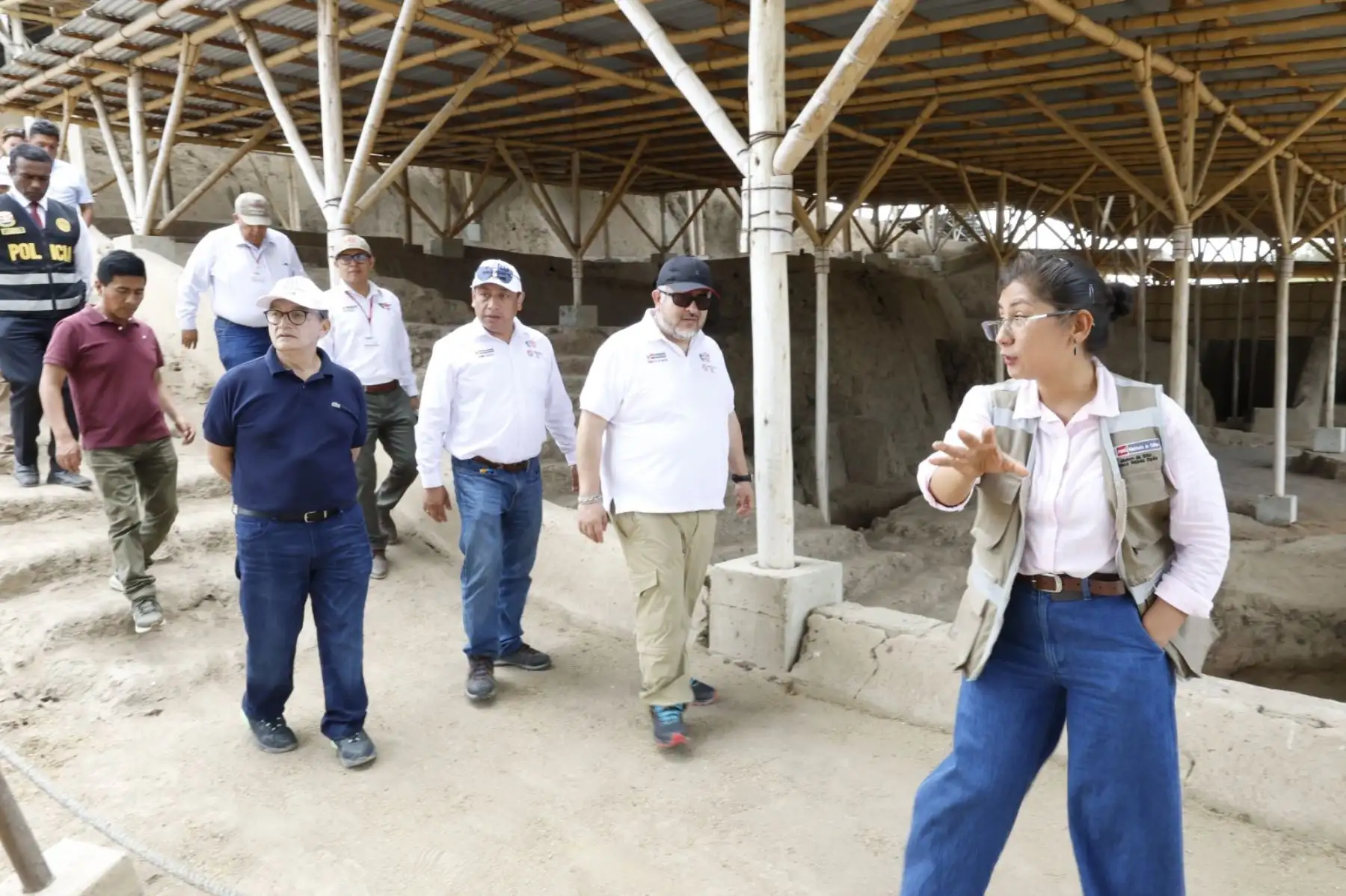 El ministro de Cultura, Fabricio Valencia, visitó la región Lambayeque, donde destacó el valioso patrimonio que se resguarda en esta zona del país.