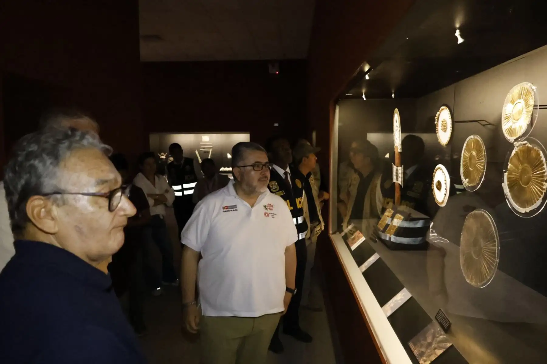 En el lugar, las autoridades abordaron la necesidad de optimizar la atención a los visitantes, por lo que el director de la Dirección Desconcentrada de Cultura (DDC) Lambayeque, Carlos Wester, anunció la implementación de diversas acciones a partir del próximo año, con el objetivo de mejorar la experiencia de visita al centro arqueológico.