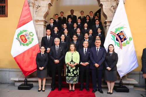 Presidenta Dina Boluarte participa en la ceremonia de clausura de Academia Diplomática