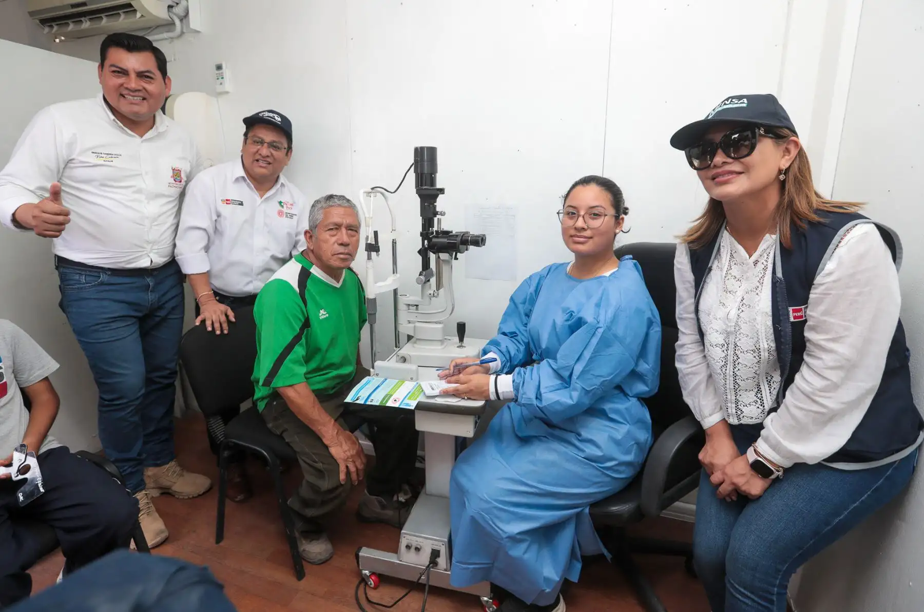 El ministro de Salud, César Vásquez  llegó al Estadio Municipal Los Huertos de Manchay en el distrito de Pachacámac en donde cientos de niñas, niños, gestantes, adultos y adultos mayores accedieron a las diferentes especialidades de salud a través del Minsa Móvil Navideño.
Foto: Minsa