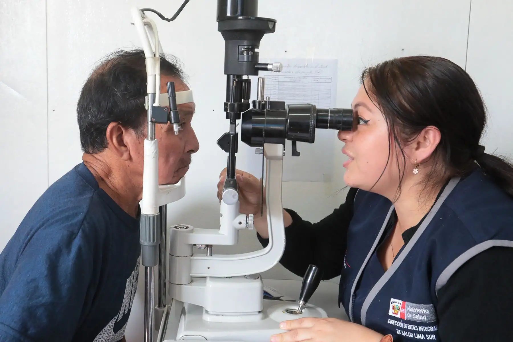 El ministro de Salud, César Vásquez  llegó al Estadio Municipal Los Huertos de Manchay en el distrito de Pachacámac en donde cientos de niñas, niños, gestantes, adultos y adultos mayores accedieron a las diferentes especialidades de salud a través del Minsa Móvil Navideño.
Foto: Minsa