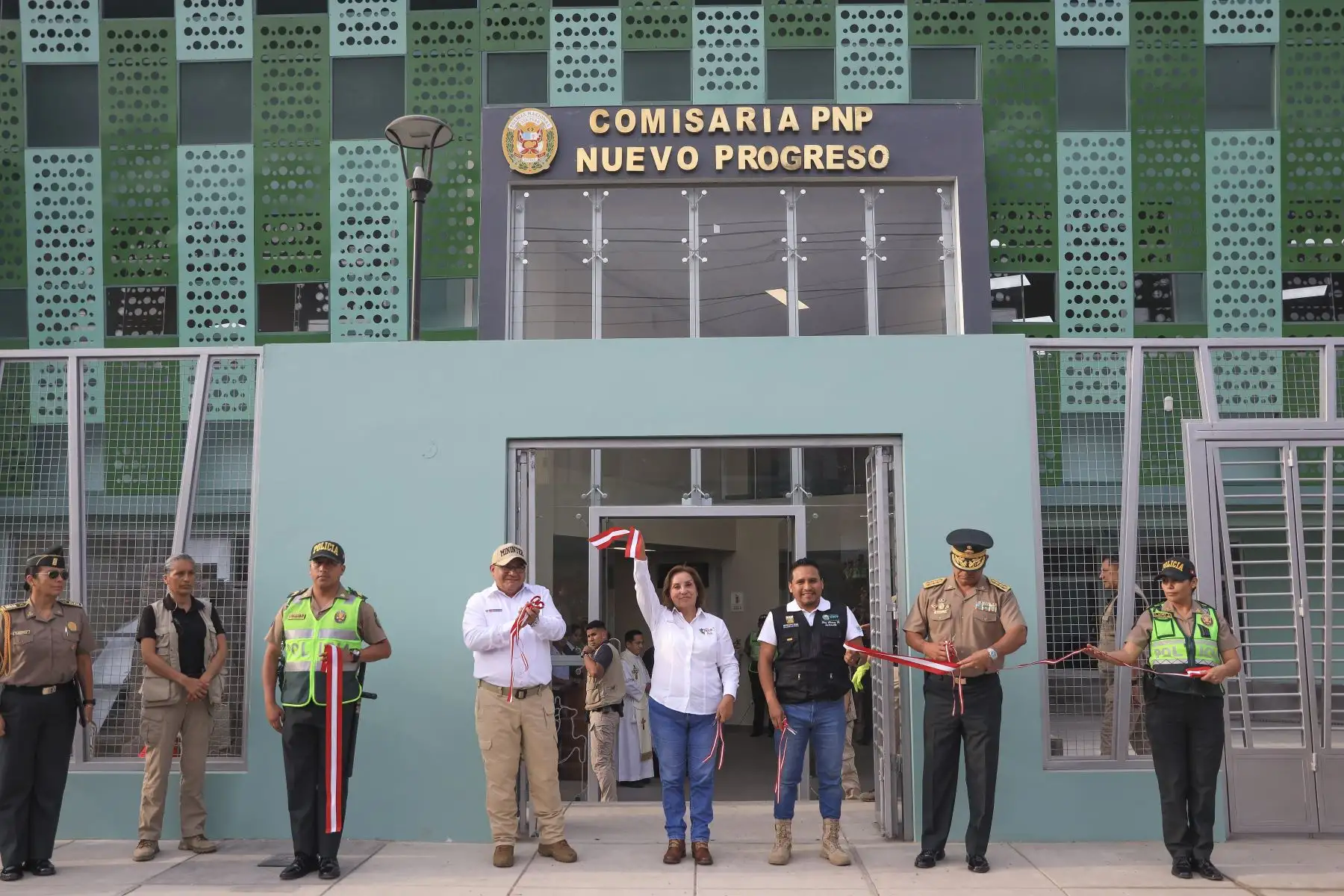 La presidenta de la república, Dina Ercilia Boluarte Zegarra, inaugura la comisaría "Nuevo Progreso" de la Policía Nacional del Perú en Villa María del Triunfo. Foto: ANDINA/Prensa Presidencia