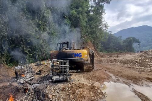 Acción conjunta entre el Ministerio Público, Policía Nacional y el Ejército en lucha contra la minería ilegal, se logró intervenir 6 campamentos de minería ilegal en el sector quebrada Sawintza en el distrito del Cenepa, provincia de Condorcanqui en la región Amazonas.