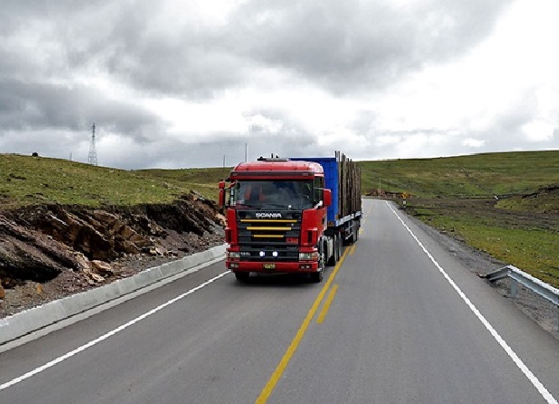 Pobladores y productores de cuatro provincias de Huancavelica se beneficiarán con los trabajos de mantenimiento que se realizarán en el corredor vial de esa región. ANDINA/Difusión