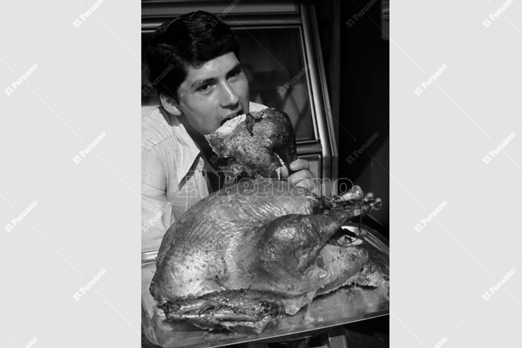 Lima - 14 diciembre 1976 / El  pavo al horno es parte de la tradicional cena de Navidad. Foto: Archivo Histórico de El Peruano / Humberto Romaní