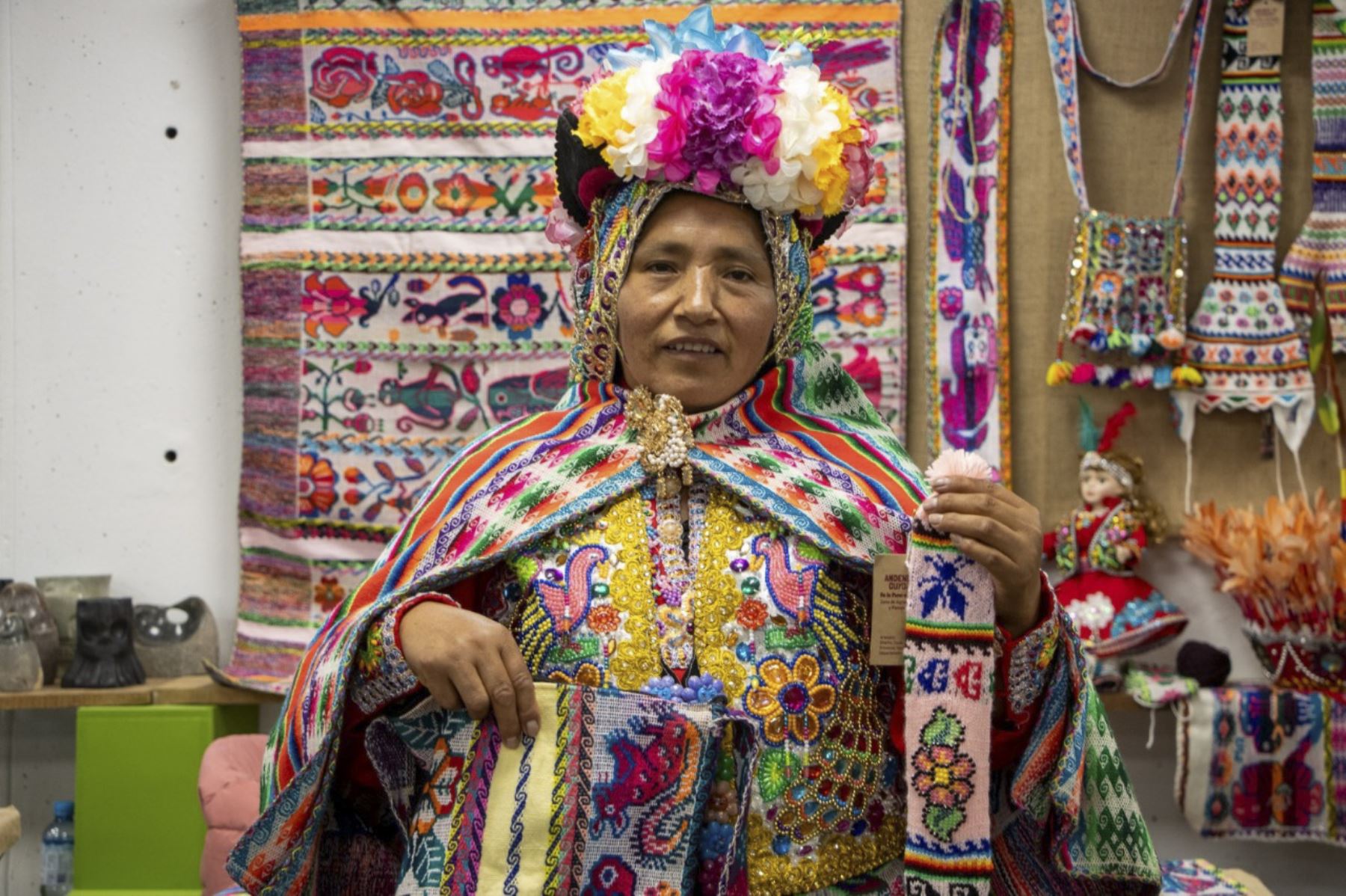 El último día de la exposición-venta Ruraq Maki, la más importante de artesanía y arte tradicional del Perú, organizada por el Ministerio de Cultura, registró una cifra récord en ventas de S/495 mil. En esta edición, también se vendió una pieza de colección con un valor de S/20 mil. Foto: Mincul