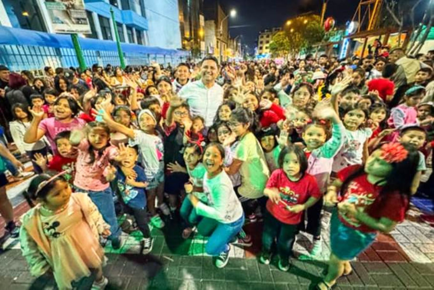 Happy children enjoyed a Christmas Show in Carmen de la Legua, Callao. Foto: ANDINA/Difusión.