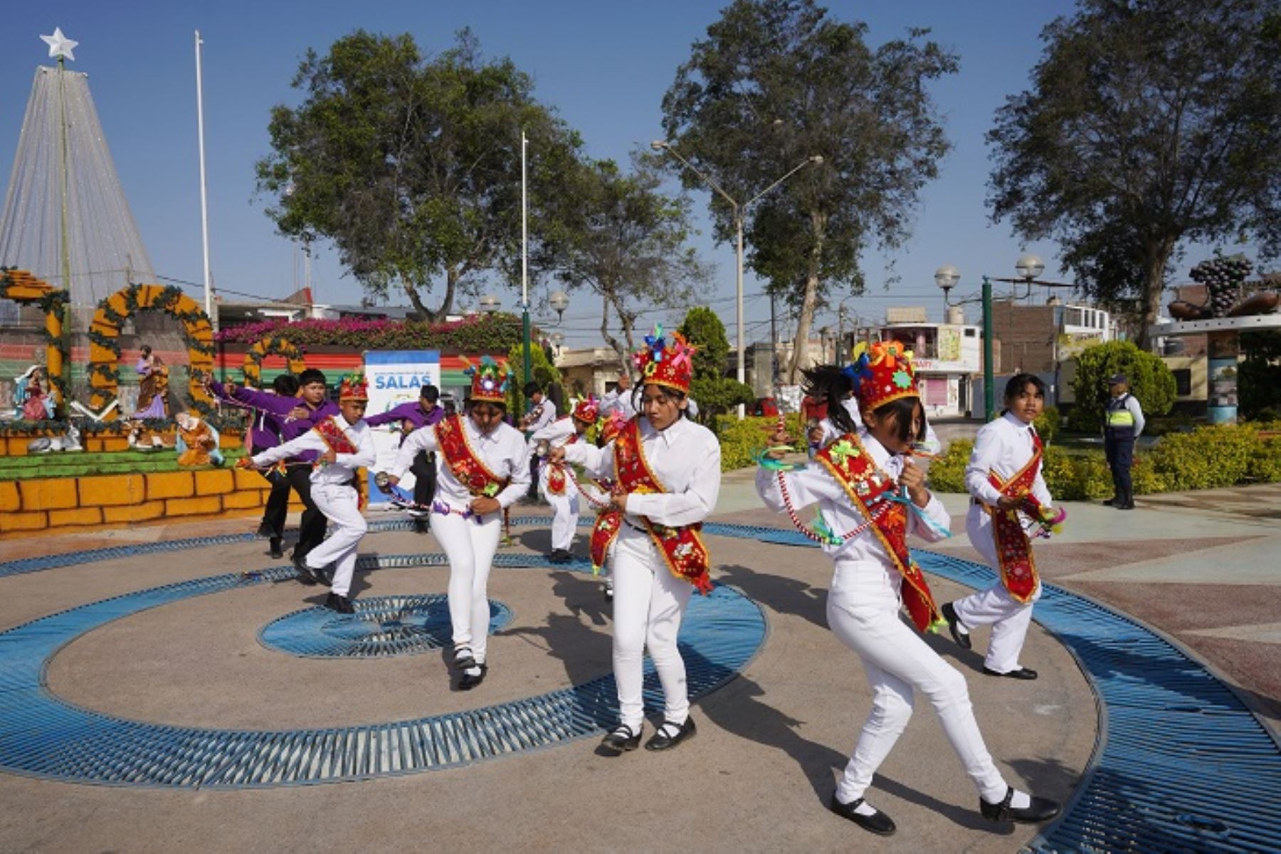 Cada distrito de Ica tiene una forma especial de celebrar la llegada del Niño Jesús, y los distritos de Pachacutec, Tate, Pueblo Nuevo, San Juan Bautista, Santiago, Salas y La Tinguiña albergan el mayor número de cuadrillas.