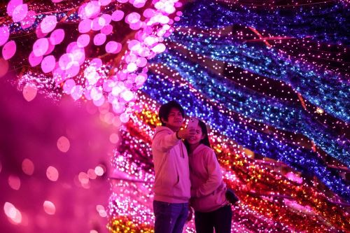 Cada país exhibe sus propias tradiciones, en las que sobra la alegría y el entusiasmo.AFP