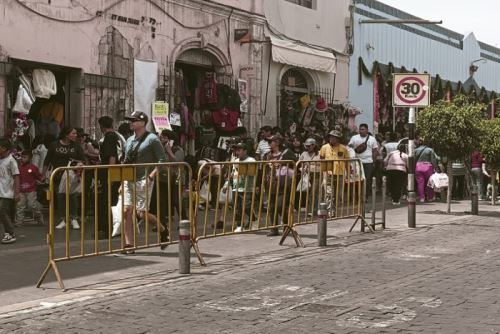 La autorización municipal otorgada a los comerciantes comprende los días 23, 24, 30 y 31 de diciembre.