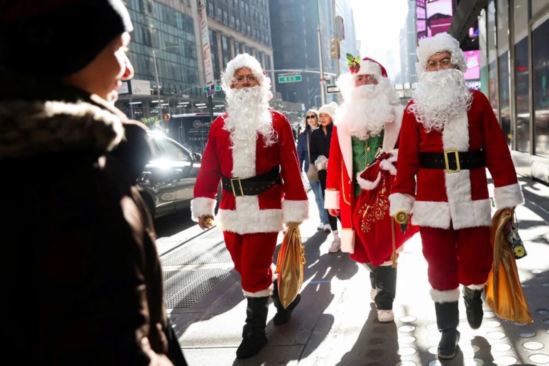 El traje icónico de Santa Claus lo hace particularmente imitable. Foto: tomada de CNN en Español