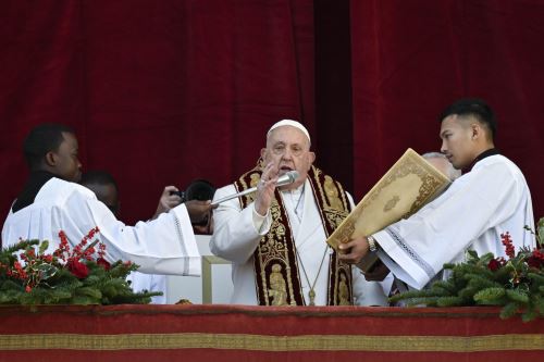 El papa pide en el mensaje de Navidad que cese la guerra en Ucrania y en Oriente Medio.