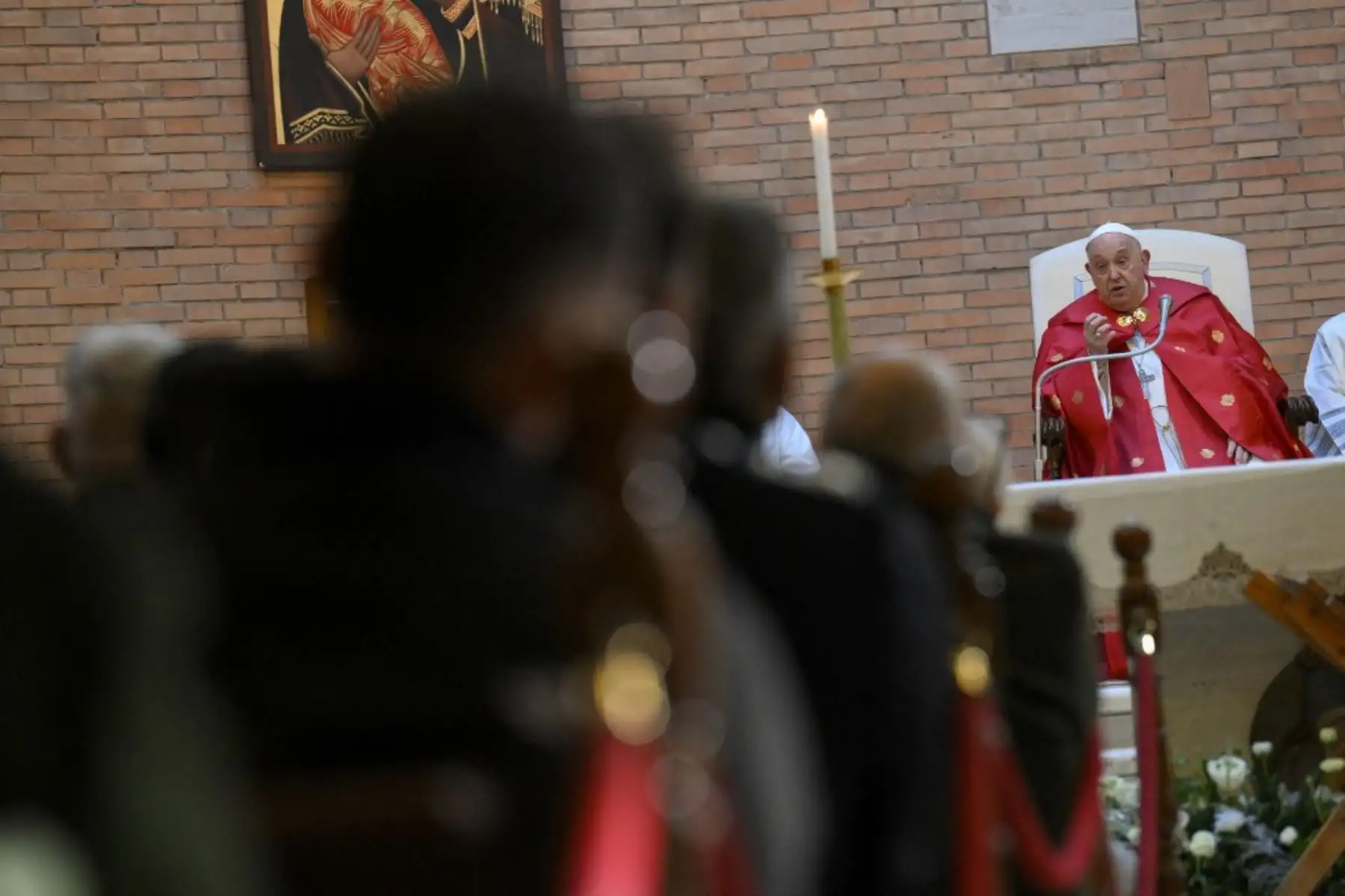 Caritas Internationalis, junto con organizaciones religiosas y de la sociedad civil, lanzó la campaña ‘Convertir la deuda en esperanza’, al considerar que "las deudas públicas insostenibles e injustas despojan a las naciones de los recursos necesarios para invertir en salud, educación, acción por el clima y en el futuro de la juventud, encerrando a generaciones enteras en ciclos de pobreza y desigualdad". Foto: AFP