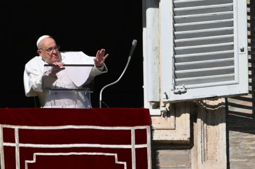 Papa Francisco: "¡Basta de colonizar a los pueblos con las armas!"