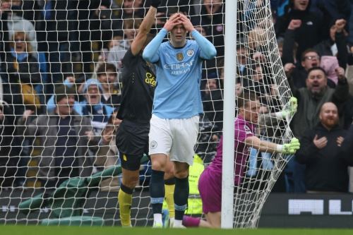 Haaland erró un penal ante Jordan Pickford