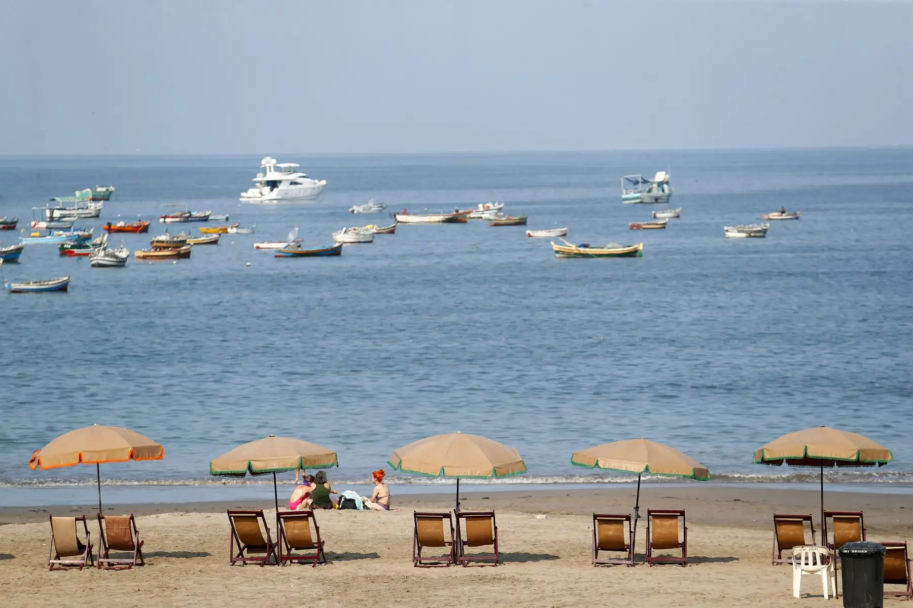 Desde la playa Agua Dulce en Chorrillos, se realizó el lanzamiento del Plan Verano Costa Verde 2025, a través del cual se dio a conocer las estrategias para el control del tránsito vehicular y peatonal en el circuito de playas correspondiente a los días sábados, domingos y feriados, desde el 1 de enero al 31 de marzo. Foto: ANDINA/Daniel Bracamonte