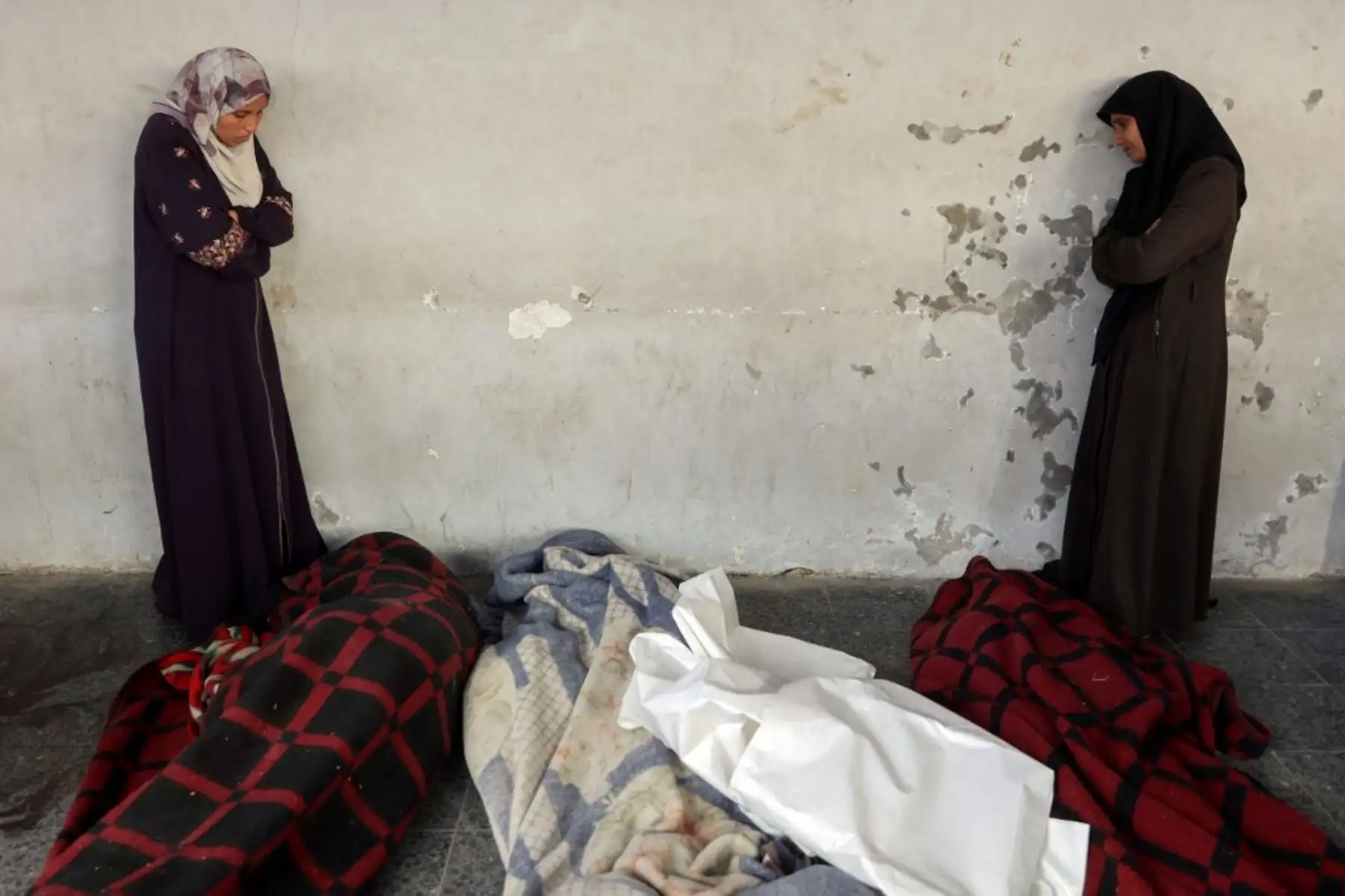 El Ministerio de Salud de la Franja de Gaza reportó este viernes que al menos 37 personas murieron en las últimas 24 horas en este territorio palestino gobernado por Hamás, azotado por el conflicto con Israel desde hace más de un año. Foto: AFP