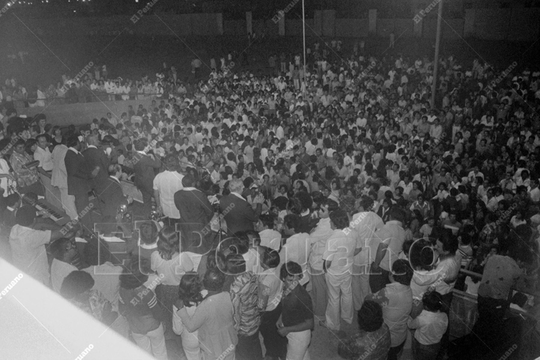 Lima - 1 enero 1979  / La Sonora Matancera,  famosa agrupación cubana dirigida por Rogelio Martínez, animó la llegada del Año Nuevo con un concierto en el estadio de Alianza Lima. Foto: Archivo Histórico de El Peruano / Alejandro Aguirre