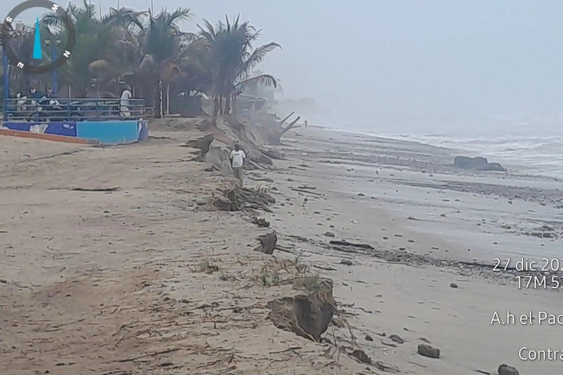 Las playas Cabo Blanco, Máncora y Cancas, en el norte del Perú, fueron afectadas este viernes por oleajes anómalos que arrastraron embarcaciones de pesca artesanal y sacudieron muelles y otras estructuras costeras. Foto: Difusión