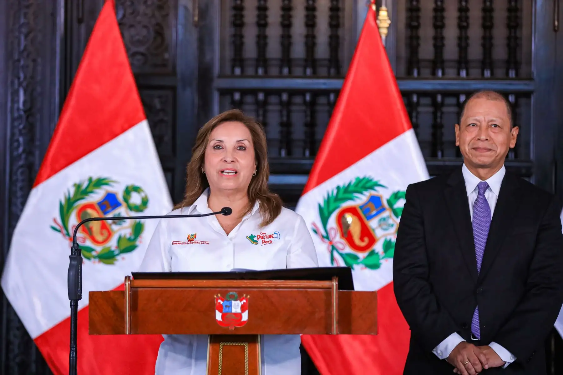 La Presidenta Dina Ercilia Boluarte Zegarra, suscribe decreto supremo sobre aumento de remuneración mínima vital. Foto: ANDINA/ Prensa Presidencia