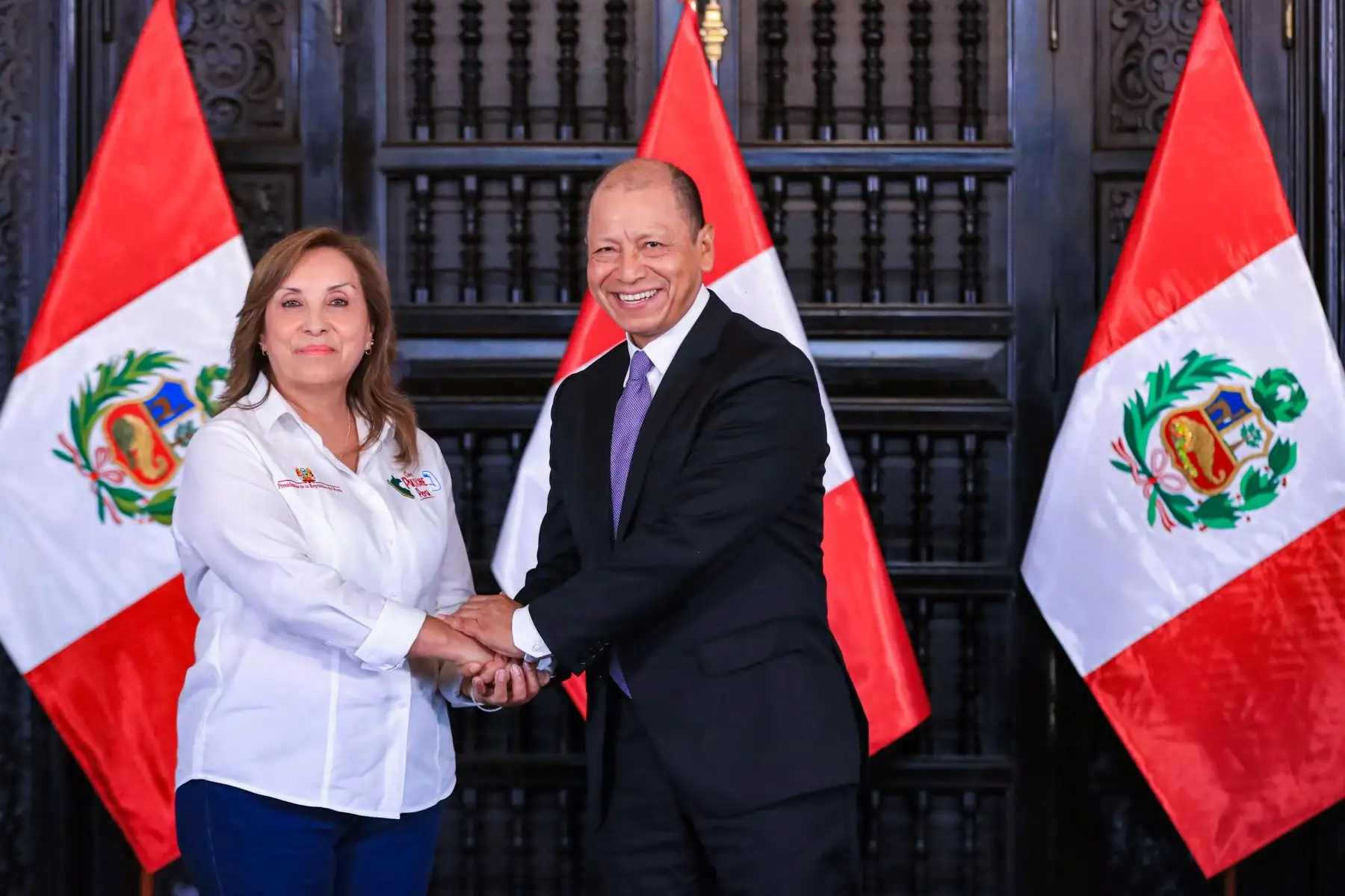 La Presidenta Dina Ercilia Boluarte Zegarra, suscribe decreto supremo sobre aumento de remuneración mínima vital. Foto: ANDINA/ Prensa Presidencia