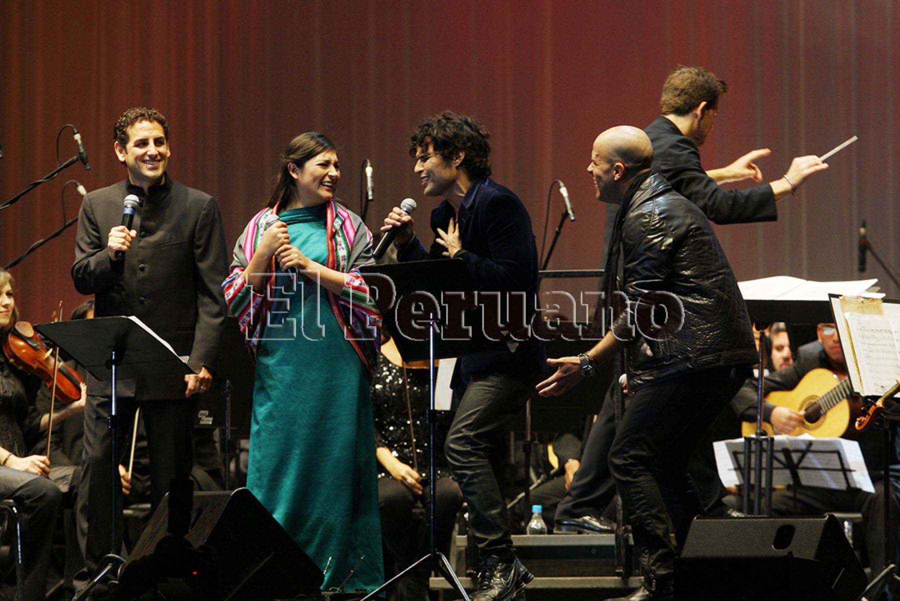 Callao- 14 noviembre 2009 / Juan Diego Florez, Magaly Solier, Pedro Suárez Vértiz y Gianmarco Zignago en concierto en el Callao. Foto: Diario Oficial EL PERUANO / Norman Córdova