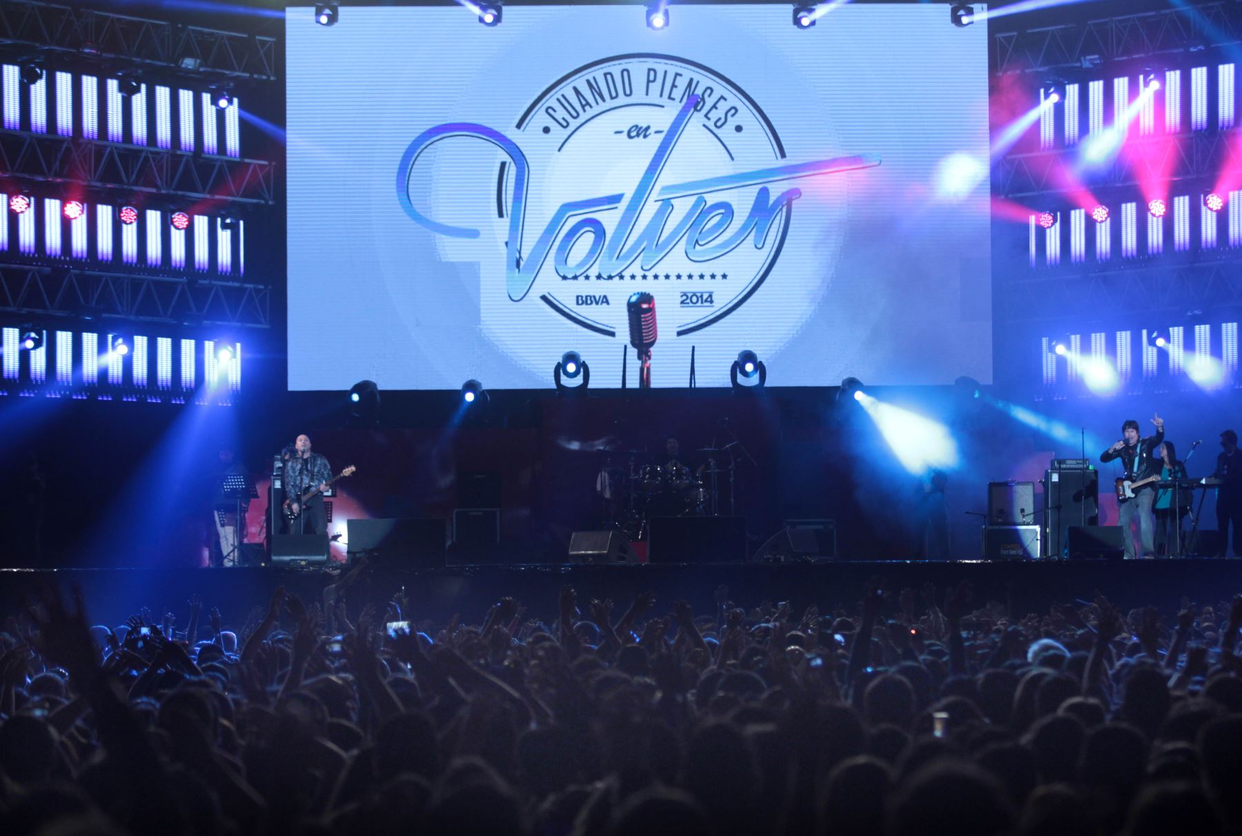 LIMA PERÚ, OCTUBRE 18. Pedro Suarez Vertiz, en concierto "Cuando Pienses en Volver" con la participación de bandas nacionales e internacionales. Foto: ANDINA/Melina Mejía