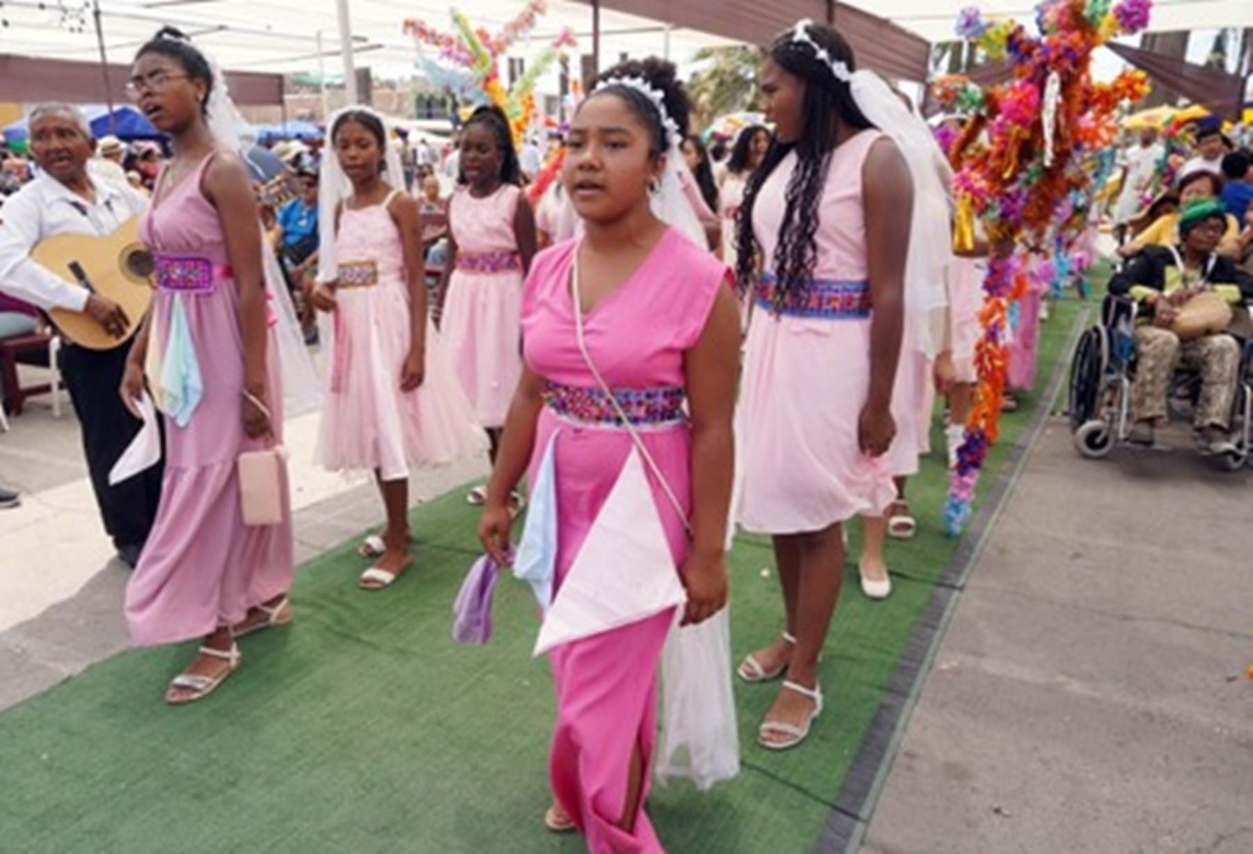 Las Pallitas danzan en honor de la Virgen del Carmen