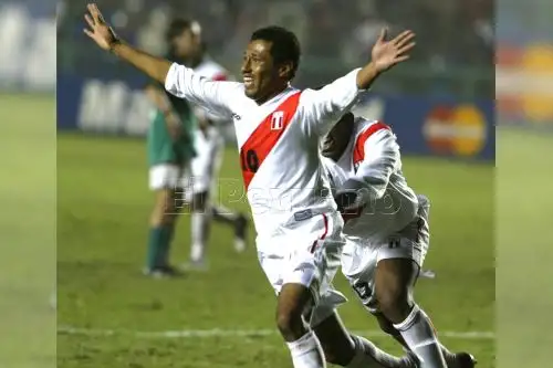 Un día como hoy, hace 53 años nace el ex futbolista Roberto " Chorrillano" Palacios