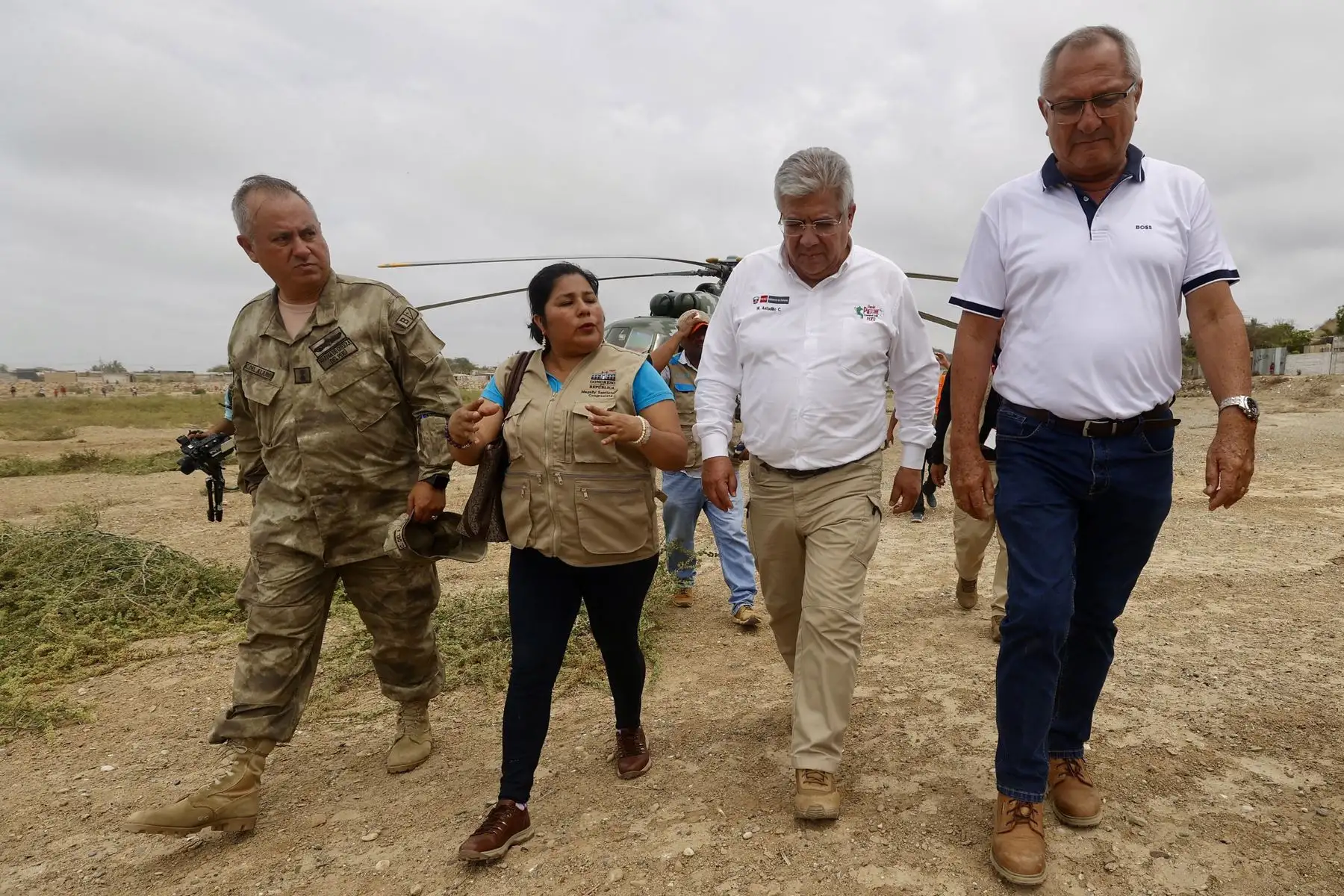 El ministro de Defensa, Walter Astudillo Chávez, lideró  una serie de acciones en las regiones Tumbes y Piura  para evaluar los daños ocasionados  por el oleaje anómalo registrado en la costa norte del país el viernes 27 de diciembre y coordinar la atención a los afectados. 
Foto: Mindef